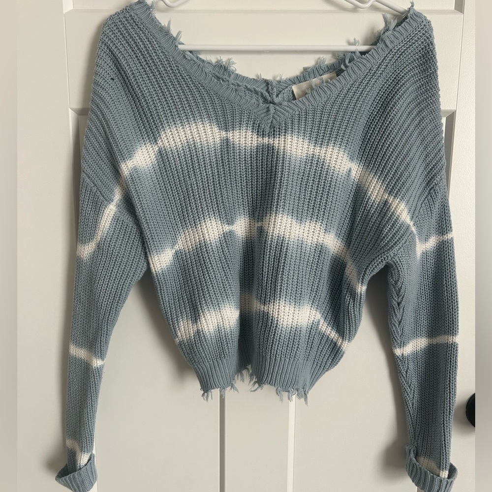 Jessica Simpson Blue and White Women's Sweater